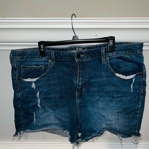 Universal Thread distressed medium wash Denim Shorts Size 18